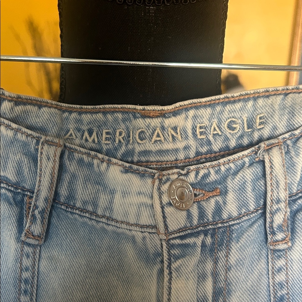 American Eagle Outfitters Light Acid Wash Cargo Women Jeans - Picture 7 of 9